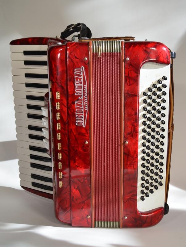 CHROMATIC  ACCORDION BY  GIUSTOZZI & BOMPEZZO, More Informations...