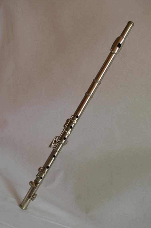 Principes de la flute traversiere, ou flute d'Allemagne : de la flute à  bec, ou flute douce, et du haut-bois, divisez en differents traitez