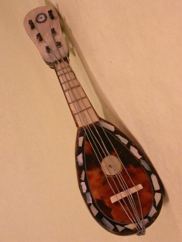 MINIATURE MANDOLINE , More Informations...