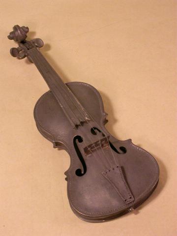 MINIATURE VIOLIN  IN TIN, More Informations...