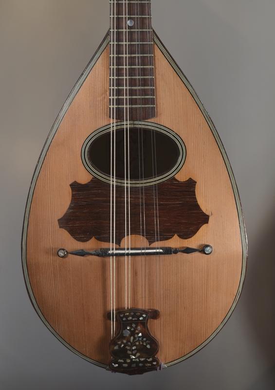 MANDOLIN FRATELLI CALACE1898, More Informations...